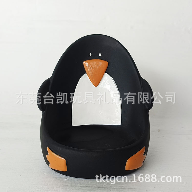 Manufacturer Customized Desktop Lazy Artifact Penguin Mobile Phone Holder Creative Multi-Functional Bracket Pvc Office Small Ornaments
