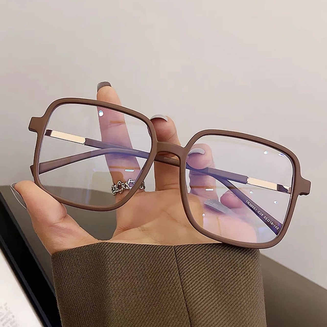 Unisex-Brille mit quadratischem Rahmen, Farbwechsel, minimalistischem Design, vielseitig, aus halbmetallischem Material, mit Blaulichtfilter und ohne Sehstärke für den täglichen Gebrauch._voghion.com