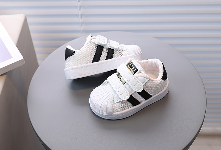 Barnbrädegalleria vit port hane och hona gående babyhacka, pring/sommar 2023 urholkad ingle meh_voghion.com