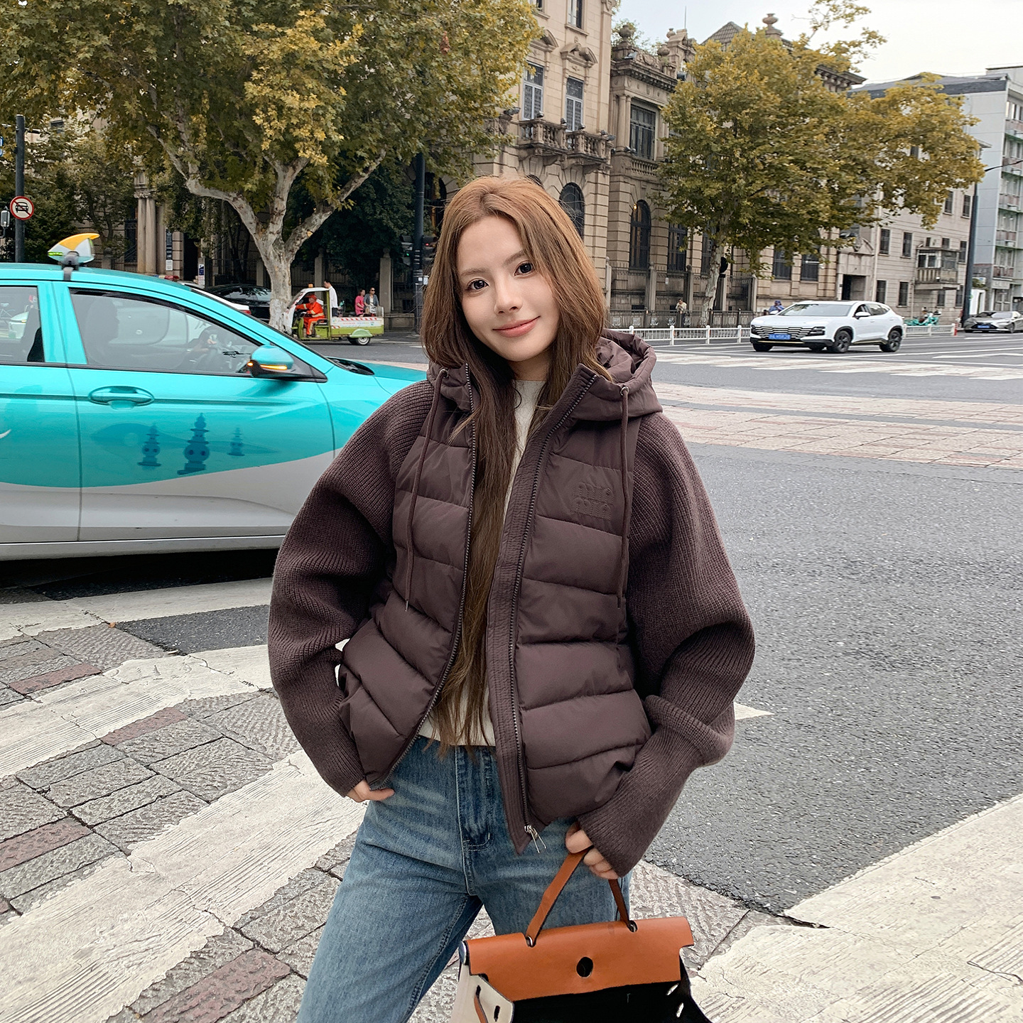 Suéter de punto ligero y delgado, manga de algodón empalmado, ropa corta de mujer, dos piezas falsas de otoño y invierno, nueva chaqueta de algodón de moda, abrigo image 1