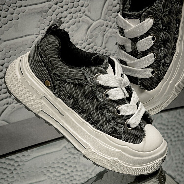 Zhou Shen's SHOOT BRAND Ensemble Thick Sole Increased Retro Destruction Denim Grey Canvas Shoes for Men and Women