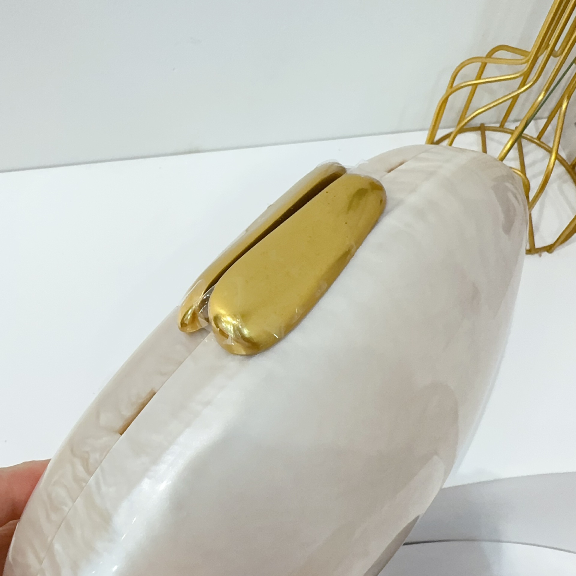 2024 Women's new European and American single-shoulder crossbody bag, irregular-shaped shell acrylic bag, fashionable wedding and dinner clutch undefined