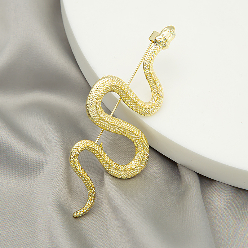 Retro Snake-shaped Alloy Brooch Fashion Suit Jacket Accessories Pin display picture 3