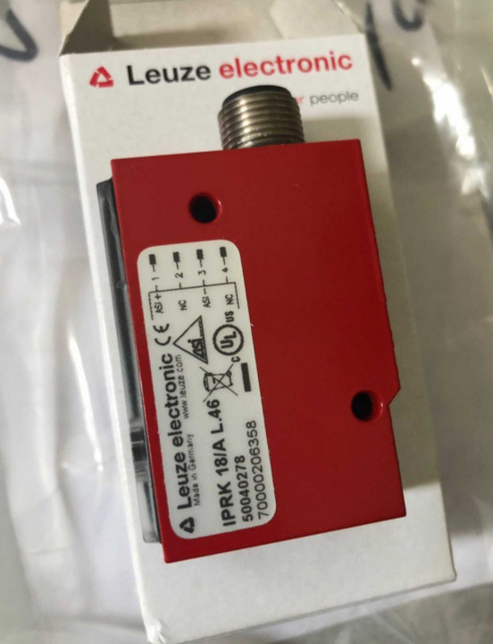 Stock leuze IPRK 18/A L.46 photoelectric switch sensor Genuine 50040278