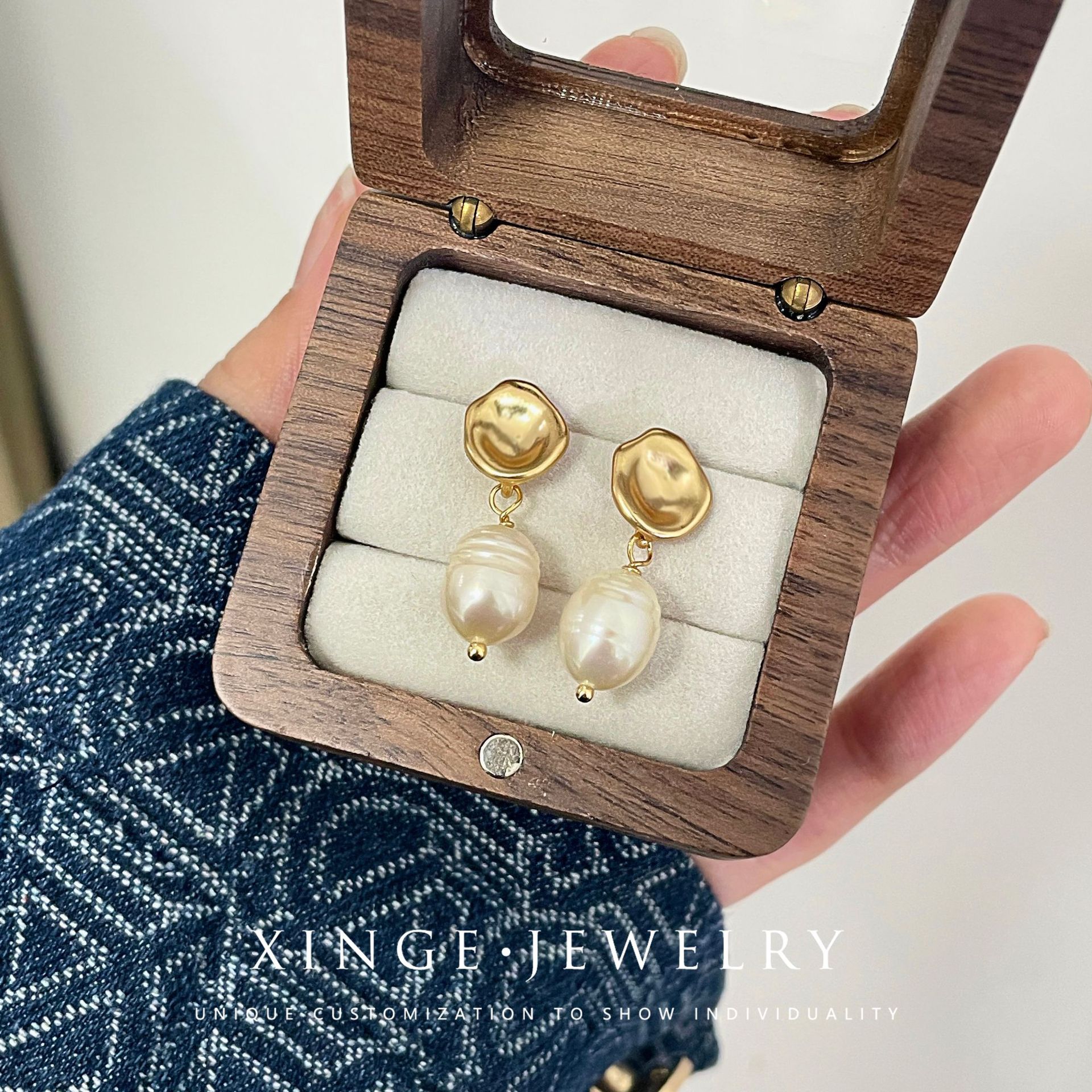 Matte elegant retro earrings from pearl