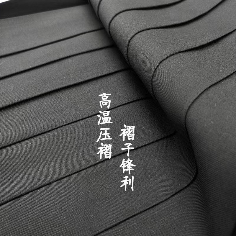 Solid color base pleated skirt