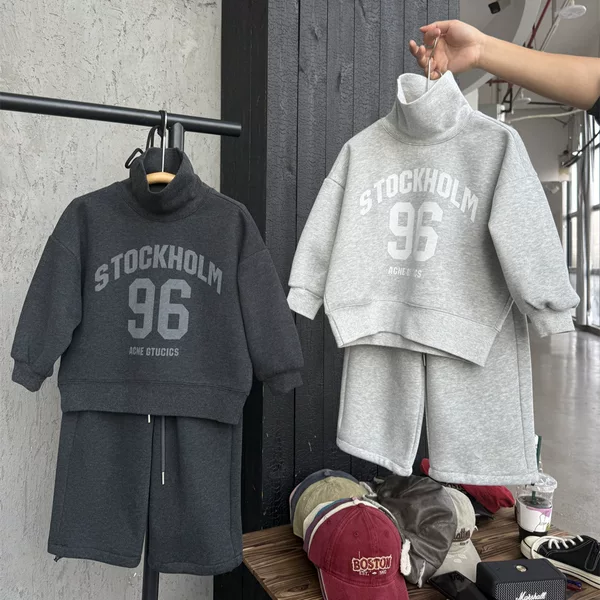 Children's Winter American-Style Fleece Suit for Boys and Girls, Thickened Turtleneck Sweatshirt with Lettering and Straight-Leg Pants Two-Piece Set