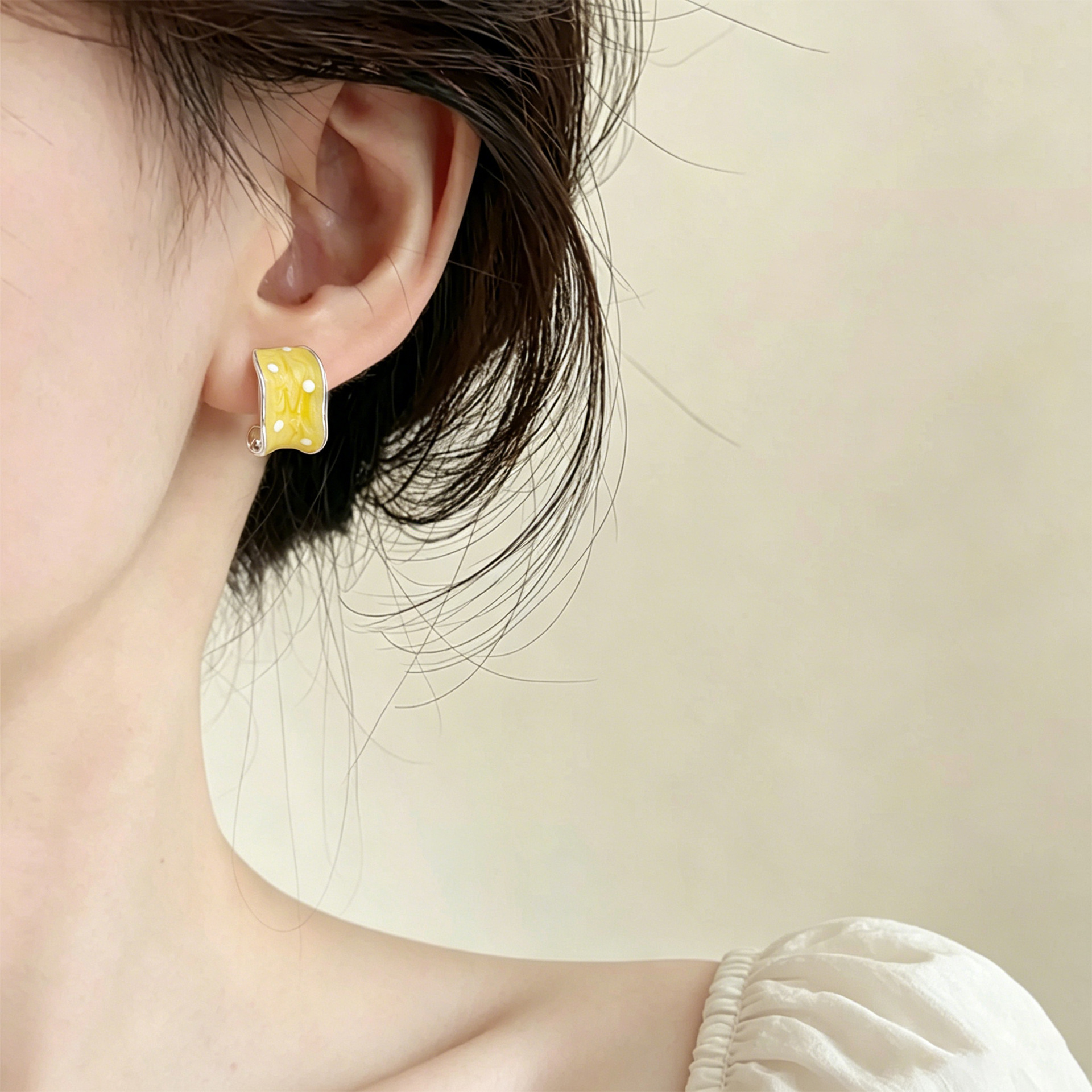 EA2328 yellow