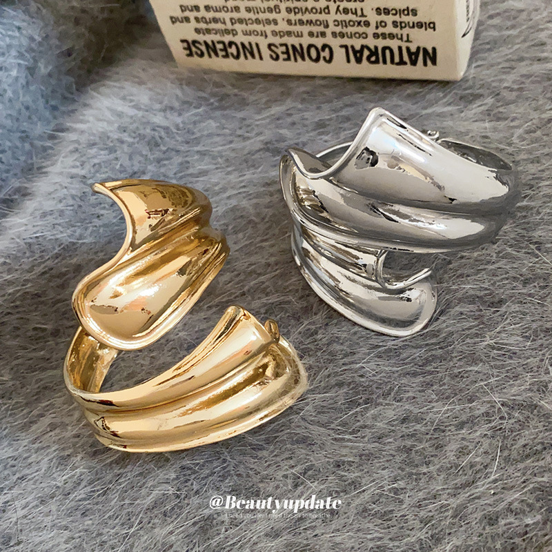 Pulsera de apertura irregular con serpentina, pulsera de personalidad retro europea y americana, brazalete exquisito de alta gama de nicho al por mayor