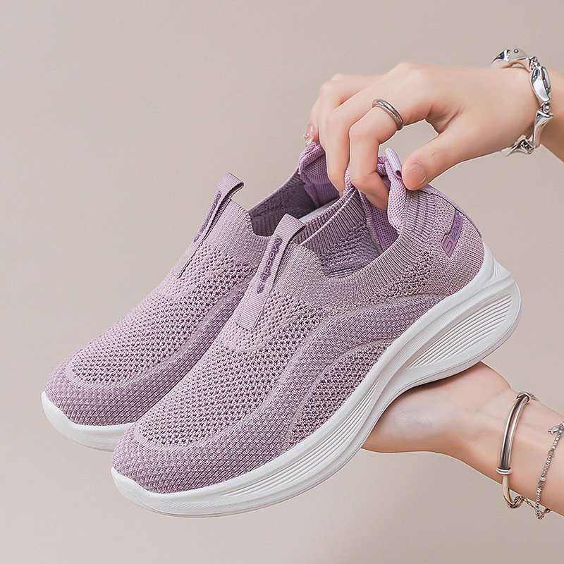Casual Walking Shoes for Women 2026 New Style Slip-On Women's Shoes with Soft Soles for Middle-Aged and Elderly Mothers, Fashionable Casual Sports Shoes