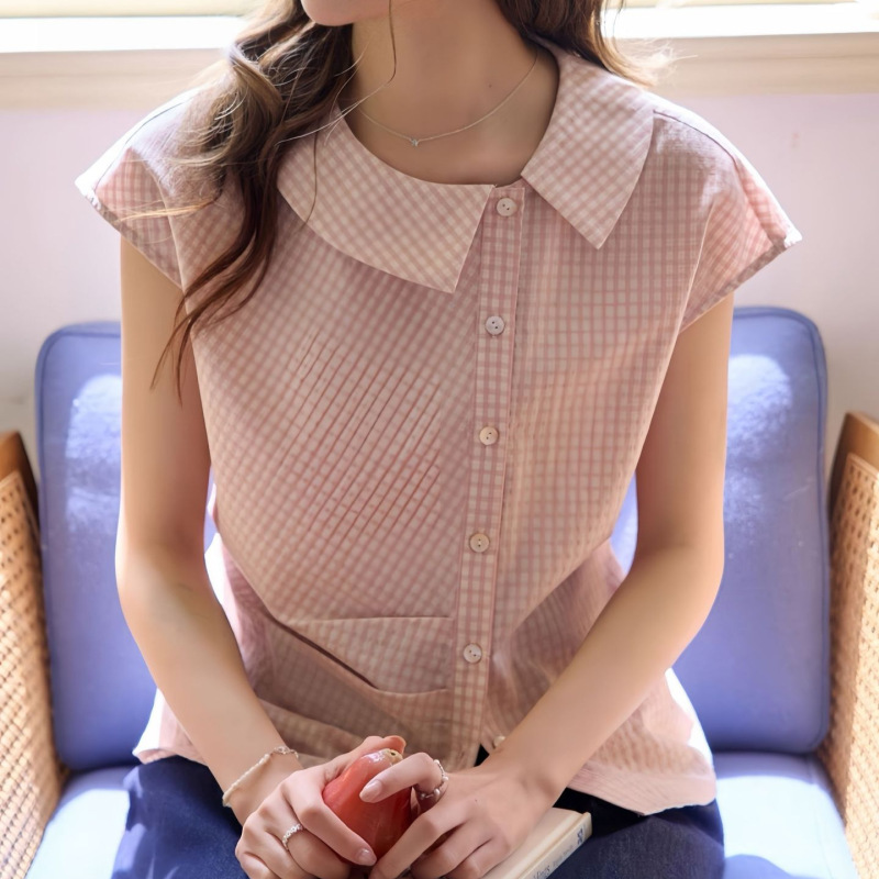 Nov Eilst New Asymmetrical Plaid Shirt with Pleated Design and Short Sleeves Nov Eilst New Asymmetrical Plaid Shirt with Pleated Design and Short Sleeves