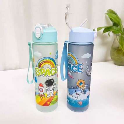 Taza de agua mate con dibujos animados de astronauta, cubierta de rebote, pajita especial, plástico portátil, hervidor.