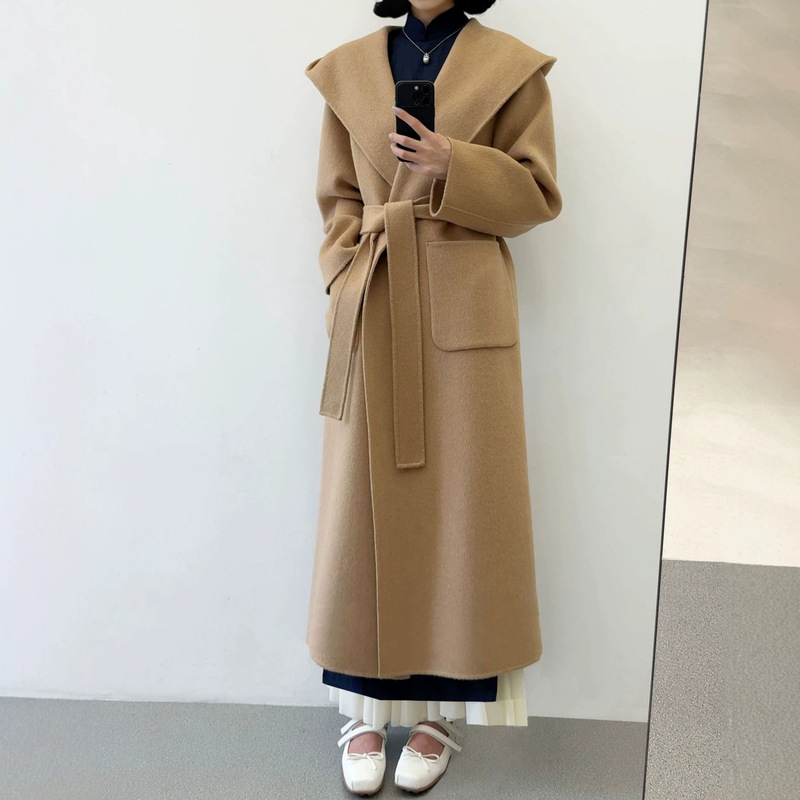 Tall, extra-long, hooded, double-faced wool coat, loose and relaxed fit, with large pockets, bathrobe-style outerwear, new autumn/winter collection for women Tall, extra-long, hooded, double-faced wool coat, loose and relaxed fit, with large pockets, bathrobe-style outerwear, new autumn/winter collection for women