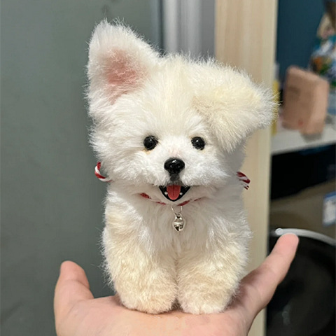 토끼털 흰색 접힌 귀와 혀 강아지 소재