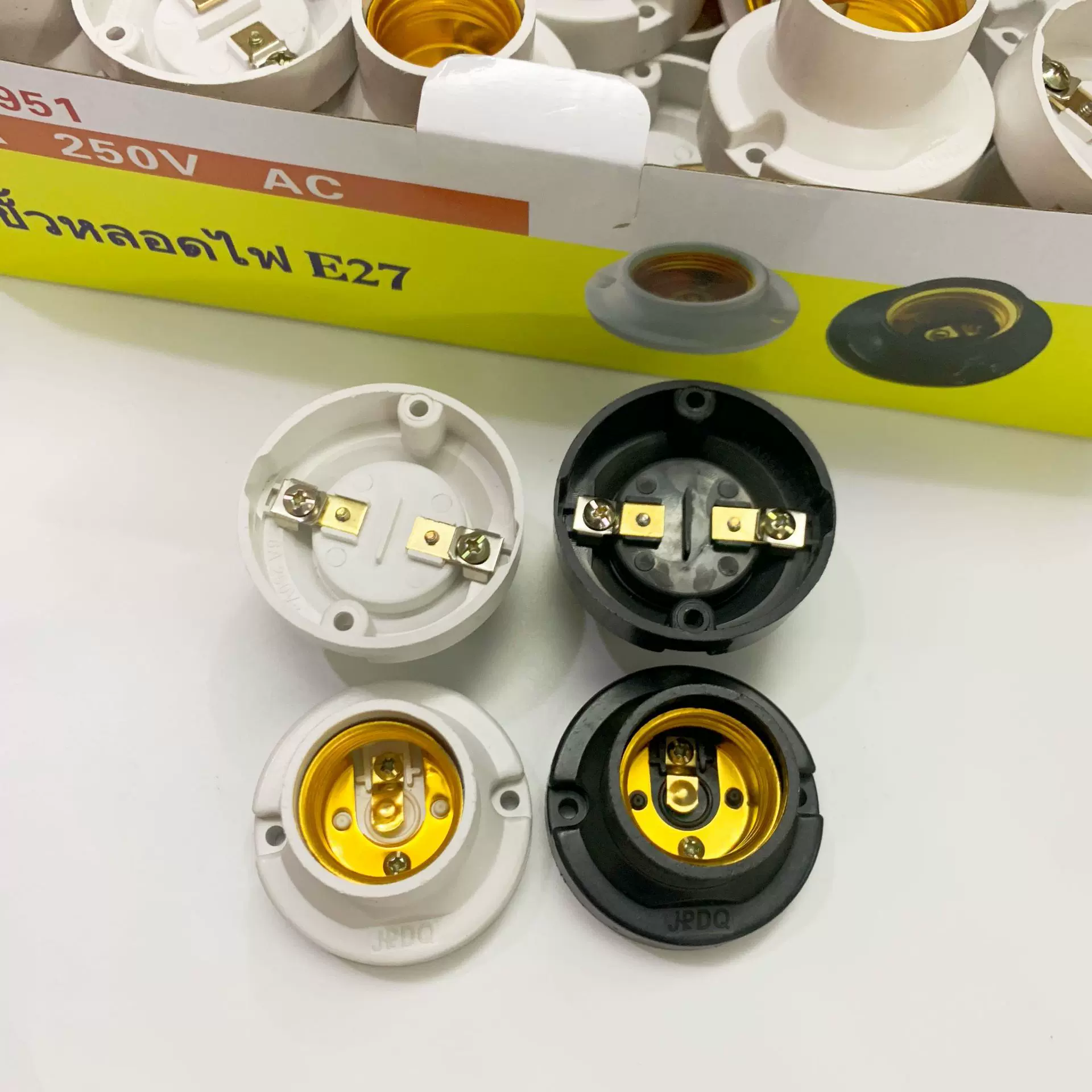 跨境货源黑白圆形小灯座厂家直销E27螺口灯头55MM泰国外贸平灯座