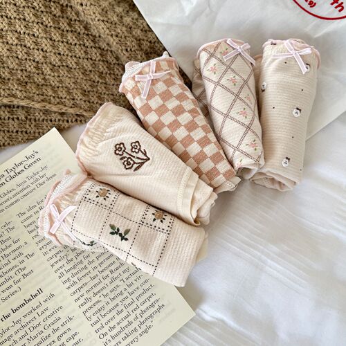 Ka Meow Lazy ~ French Summer Thin Beige Sweet Girl Pure Desire Cute Pure Cotton Crotch Triangle Panties Elastic