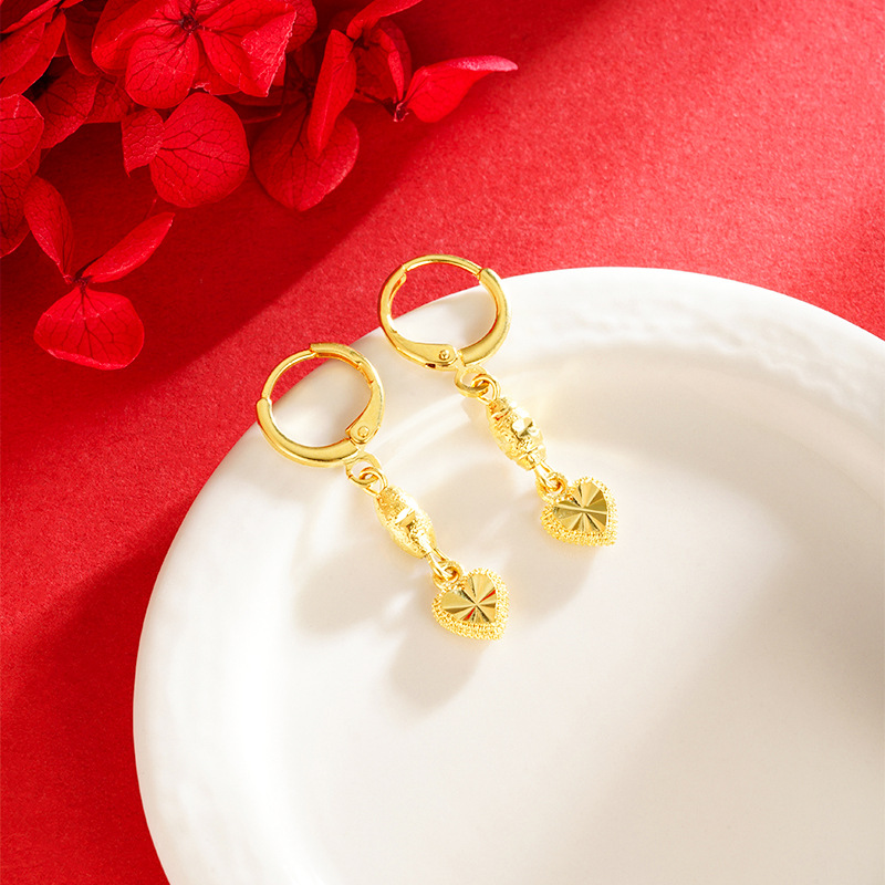 Arena oro amor pendientes de las mujeres de aleación de cobre melocotón corazón pendientes estrella de alto grado en línea popular en vivo suministro al por mayor