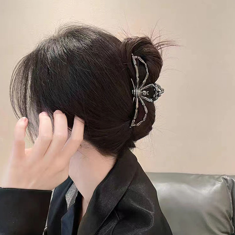 Black Skull Hand Clip