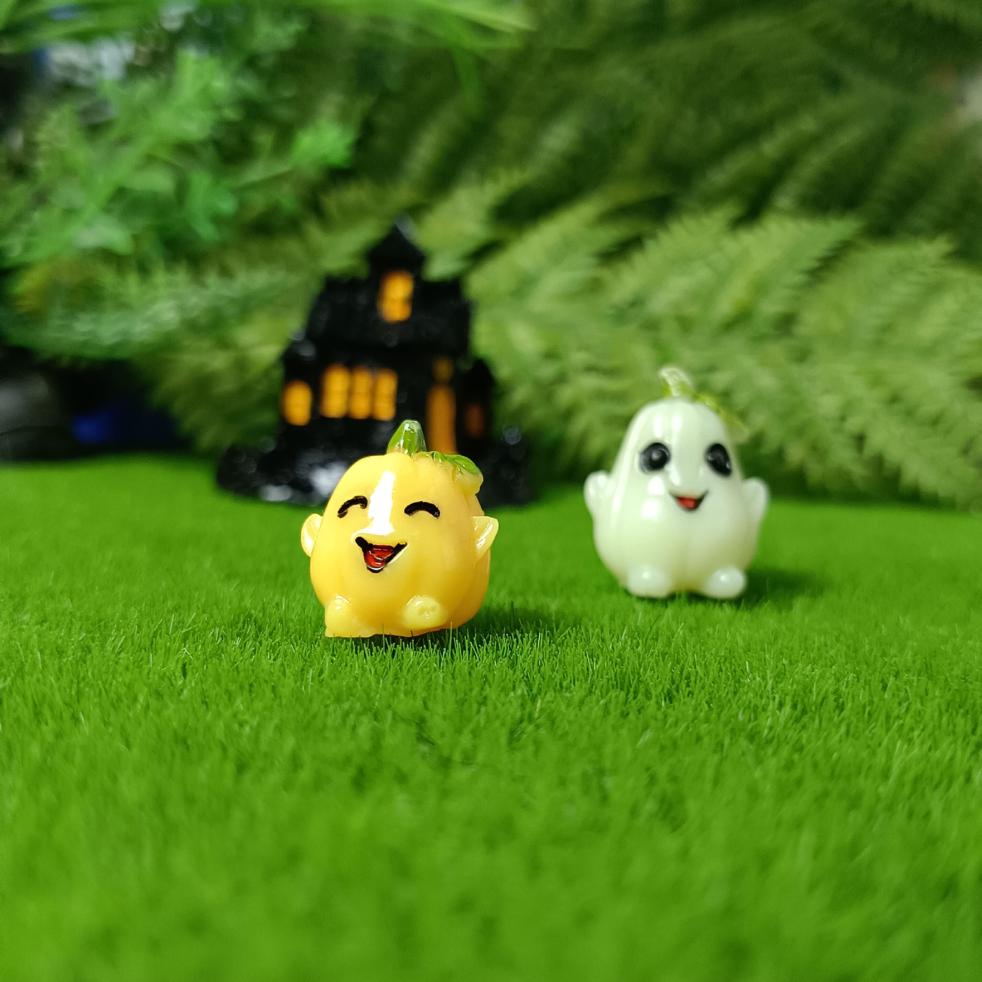 Linda decoración de muñeca de micro paisaje tema de Halloween resina de color mini accesorios de decoración de calabaza