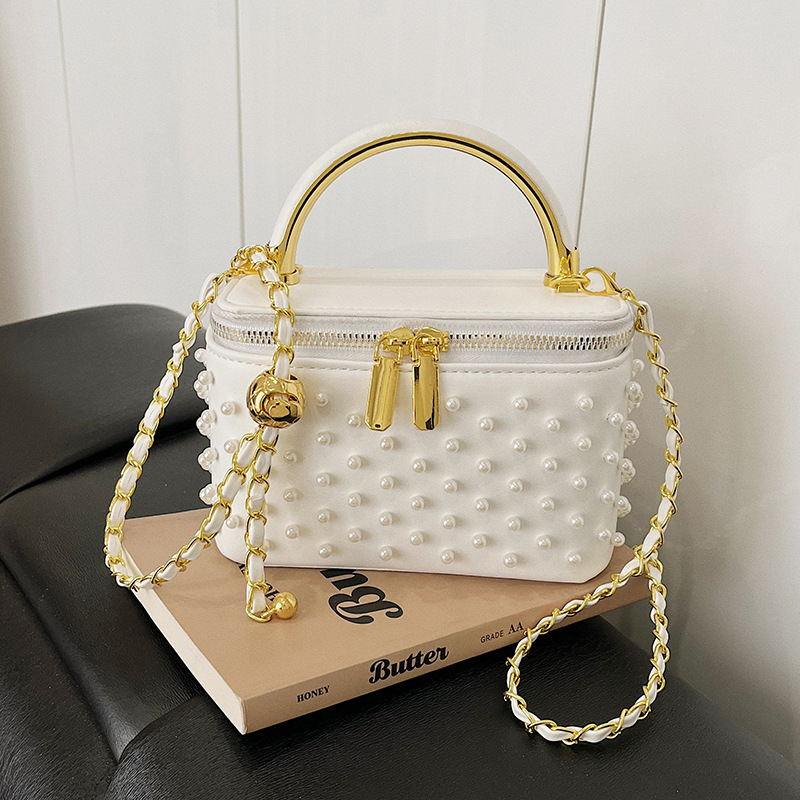 Personalidad transfronteriza bolsas de caja de remaches pequeñas cadenas de viento de fragancia bolsas de mano nichos de moda diaria bolsas de hombro image 4