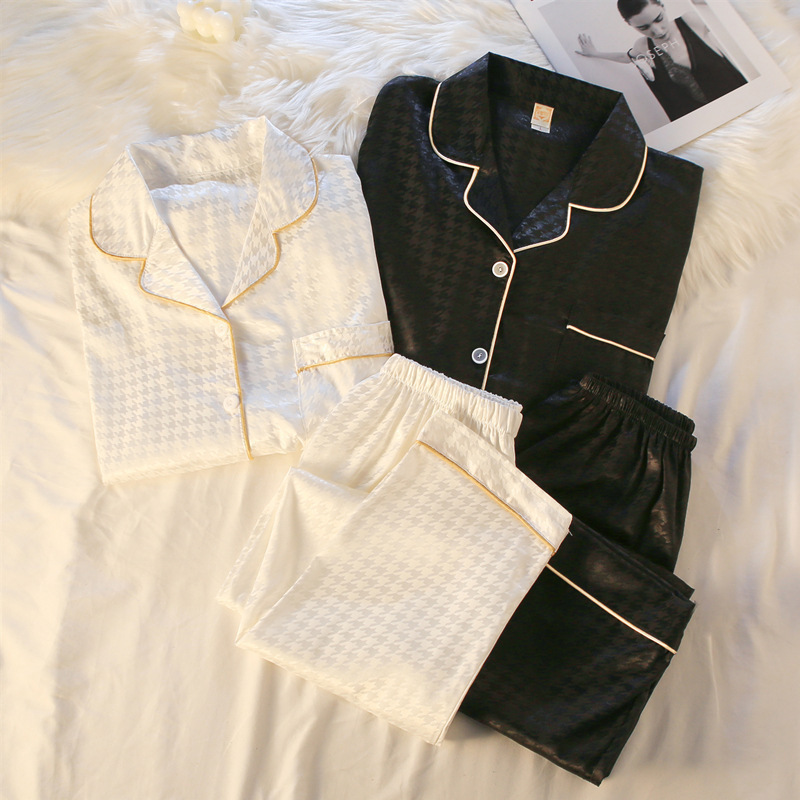 Par de pijamas de primavera y otoño delgada de seda de hielo de manga larga de alto sentido 2024 Nuevo más tamaño de los hombres y las mujeres de verano homewear traje