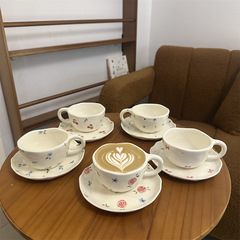 Ins風手描き花卉陶磁器カップ皿手つまみ不規則コーヒーカップ皿高颜値スイーツ皿軽食皿