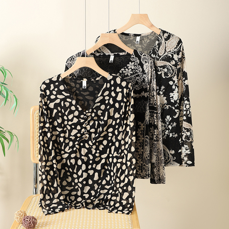 Autumn New V Neck Slim Long-Sleeved T-Shirt Tops for Middle-Aged and Elderly Women, Fashionable Mother's Wear, Casual and Versatile Shirts