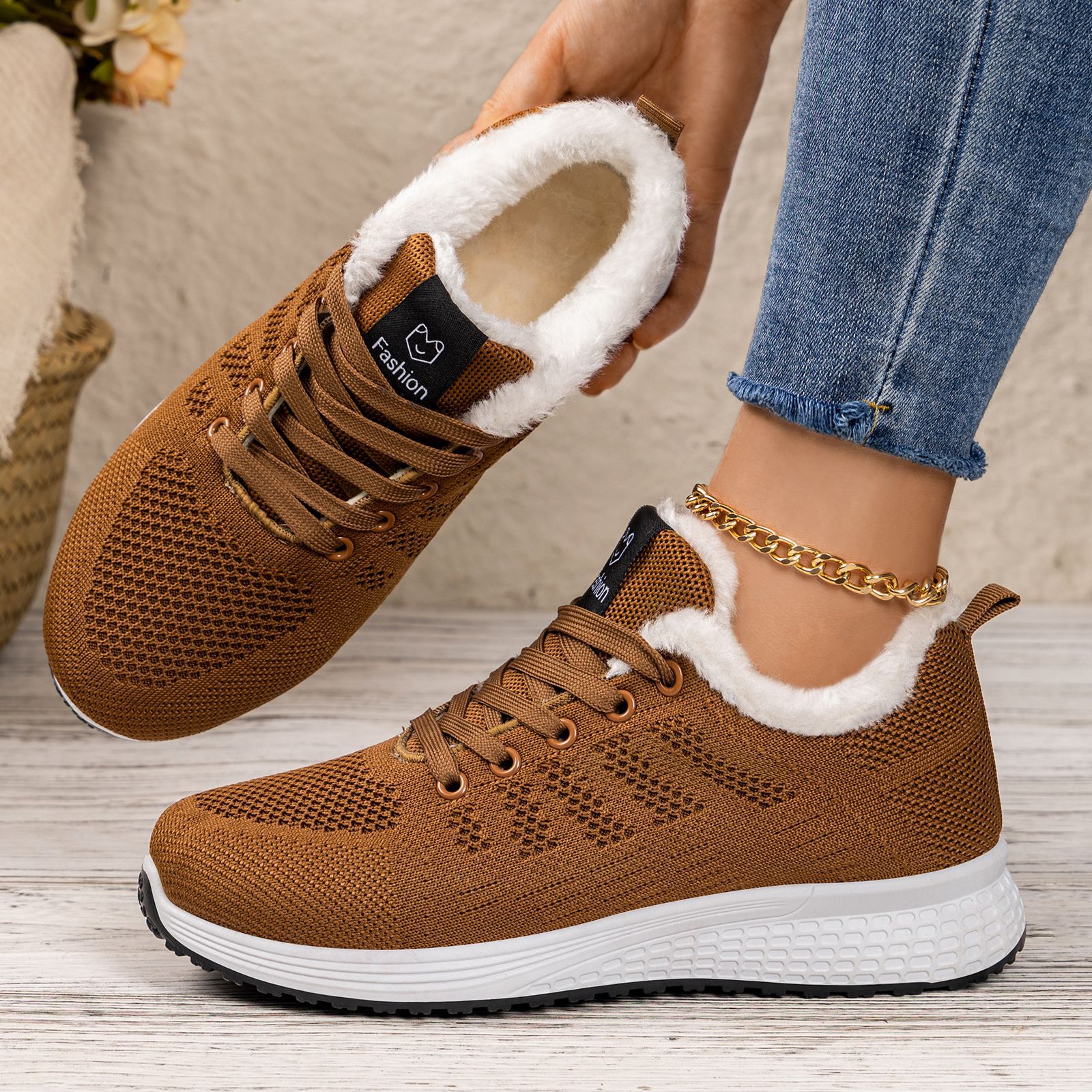 Zapatos de algodón de mujer de invierno transfronterizo nuevos zapatos de mujer más terciopelo grueso antifrío zapatos casuales al aire libre zapatos de caminar cómodos