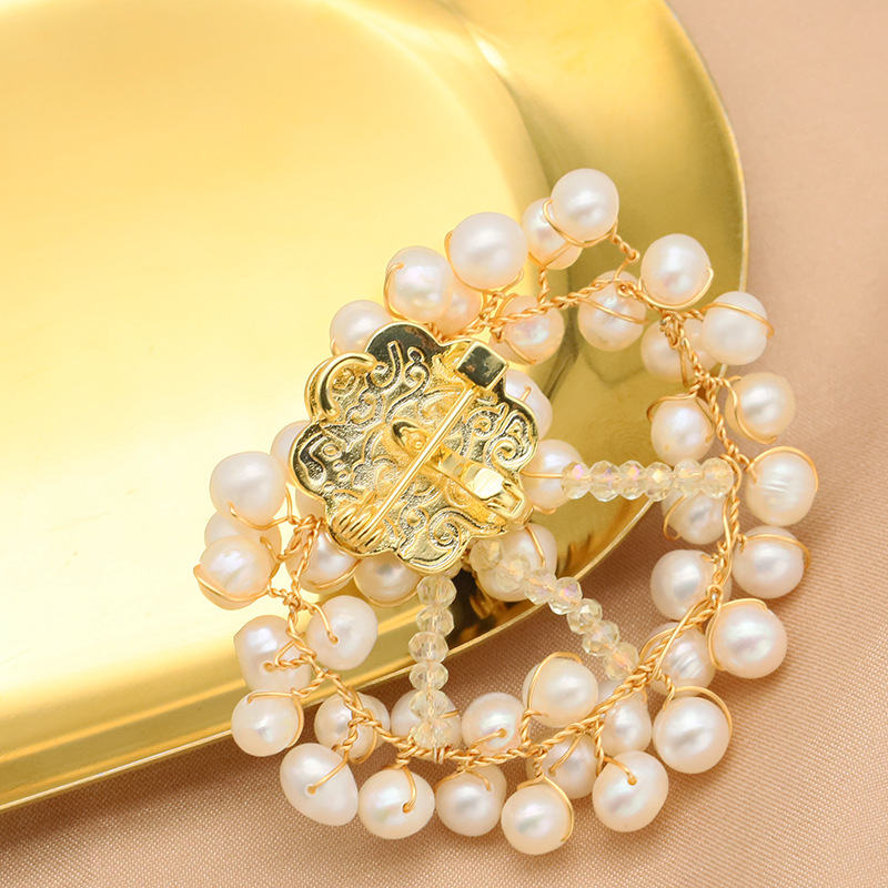 Retro de alta gama de perlas naturales hechas a mano flor broche simple natural hecho a mano de lujo pin accesorios de mujer