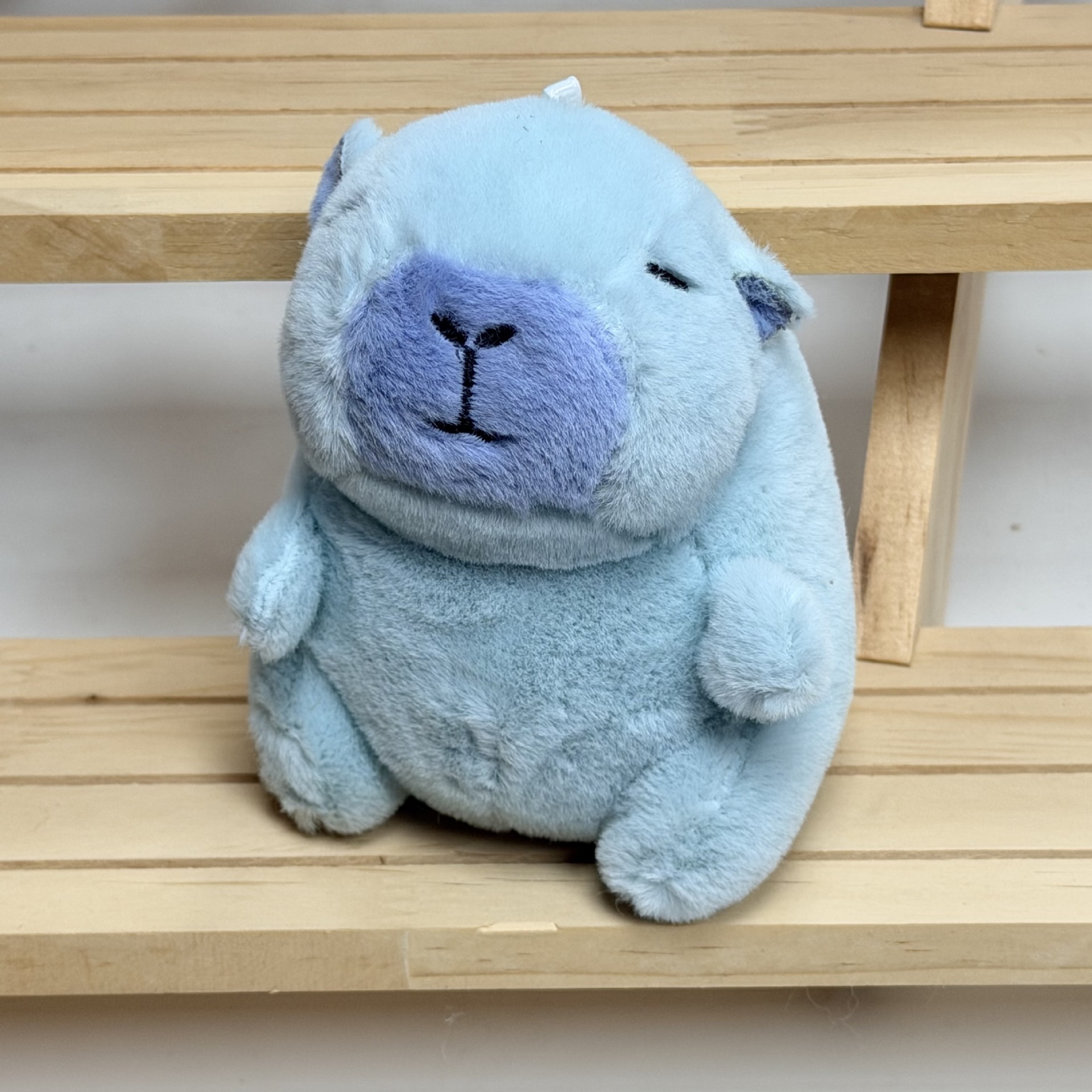 しっぽを振ることができるカピバラの人形のキーホルダーのペンダントのアクセサリーのぬいぐるみの子供のプレゼントの屋台