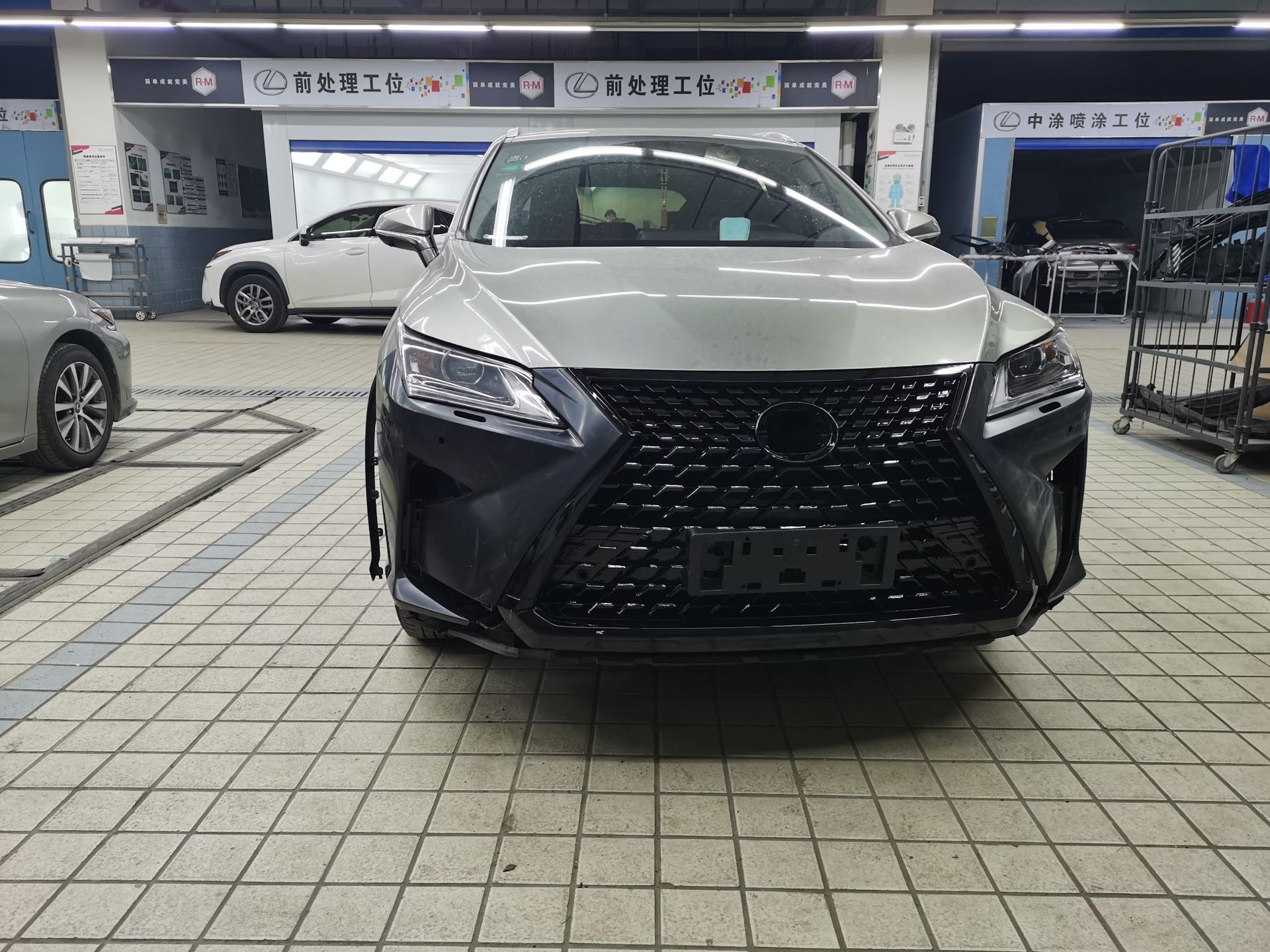 Suitable for 2016 Lexus RX, upgrade to 2021 model grille assembly in glossy black/plated finish, cross-border modification