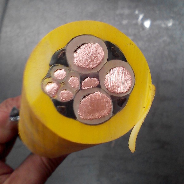 矿用采煤机橡套电缆MCP-0.66/1.14KV-3*70+1*25+4*4