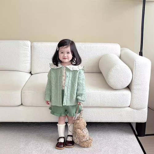 Korean Children's Spring 2024 New Girl's Fresh Knit Cardigan Floral Collar Shirt and Knit Shorts Set