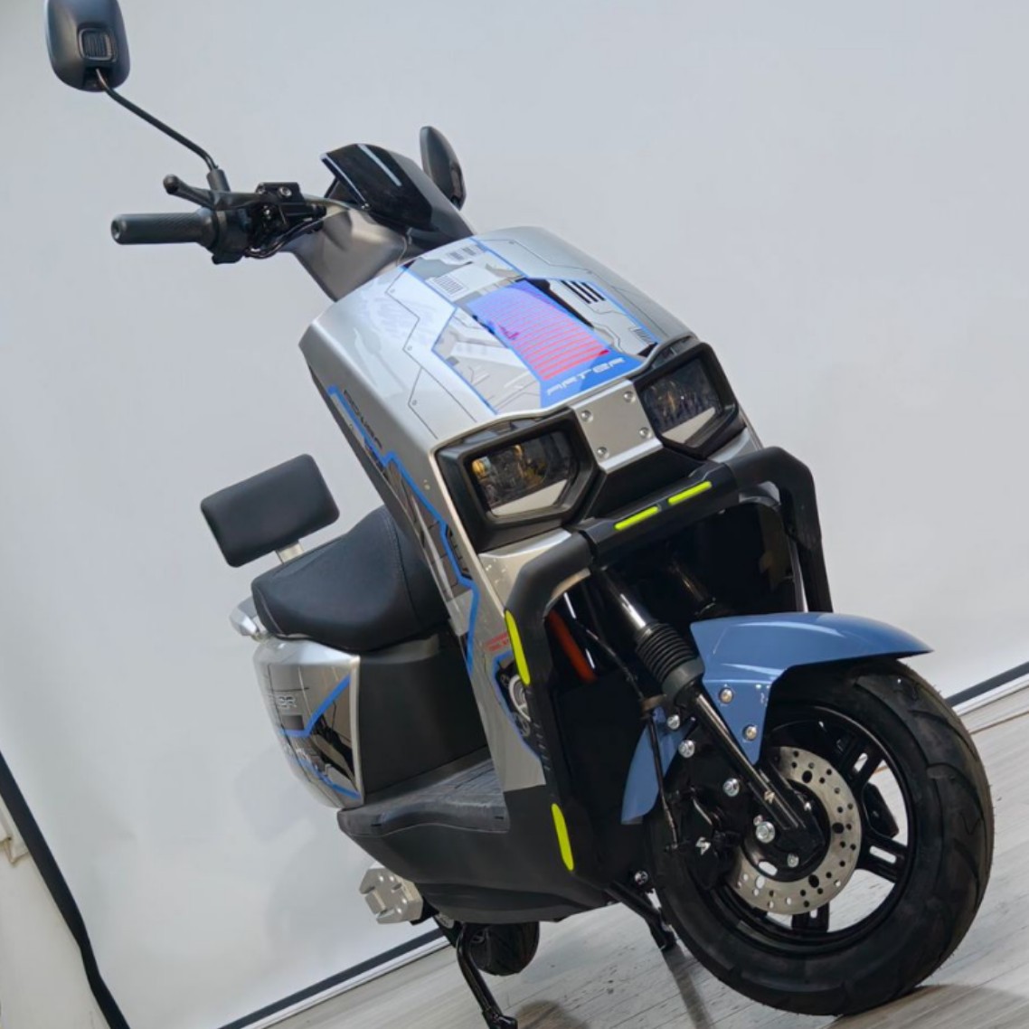 Foreign Trade Export Cangqiong Electric Motorcycle, Commuter Electric Scooter, Electric Scooter with Long Range and High Power