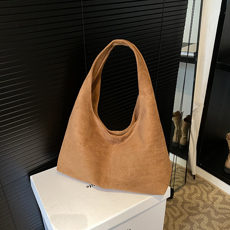 Matte Hand-Held Tote Bag for Women 2026 Early Spring New Commuter Style High-Quality Velvet Retro Underarm Shoulder Bag