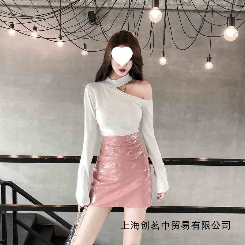 秋冬性感时尚漏肩显瘦长袖挂脖针织衫上衣打底衫+包臀皮裙套装