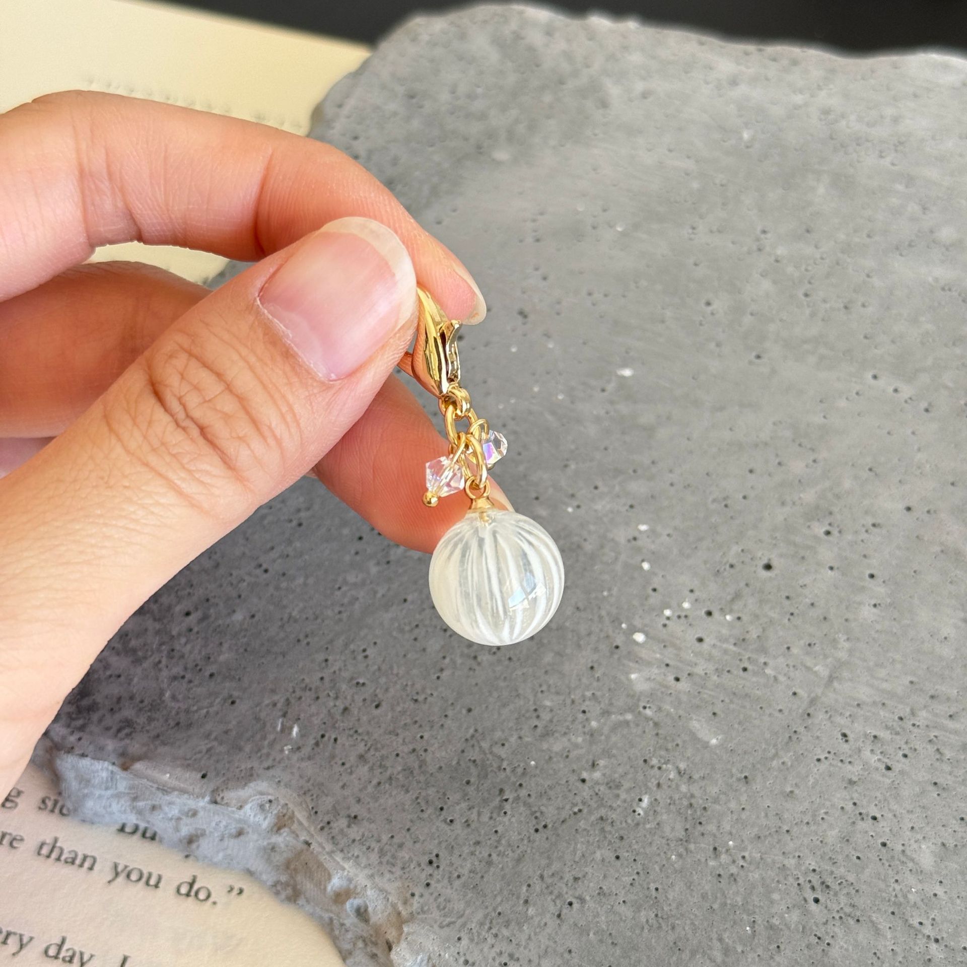 Chaveiro de doce em vidro simulado estilo japonês, design simples e compacto, pingente colorido para pendurar em cadernos e_voghion.com
