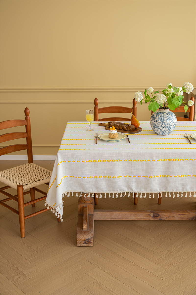 Grenzüberschreitendes INS Nordic Polyester Jacquard T-Shirt mit geflochtener Quaste, rechteckiger Couchtisch und Essbereich mit gestreifter Spitze_voghion.com