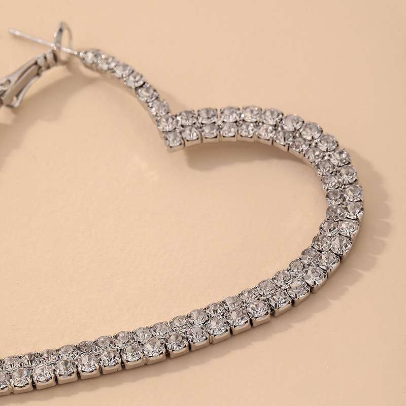 Nihaojewelry Fashion Hollow Heart-shaped Rhinestone Earrings Wholesale Jewelry display picture 5