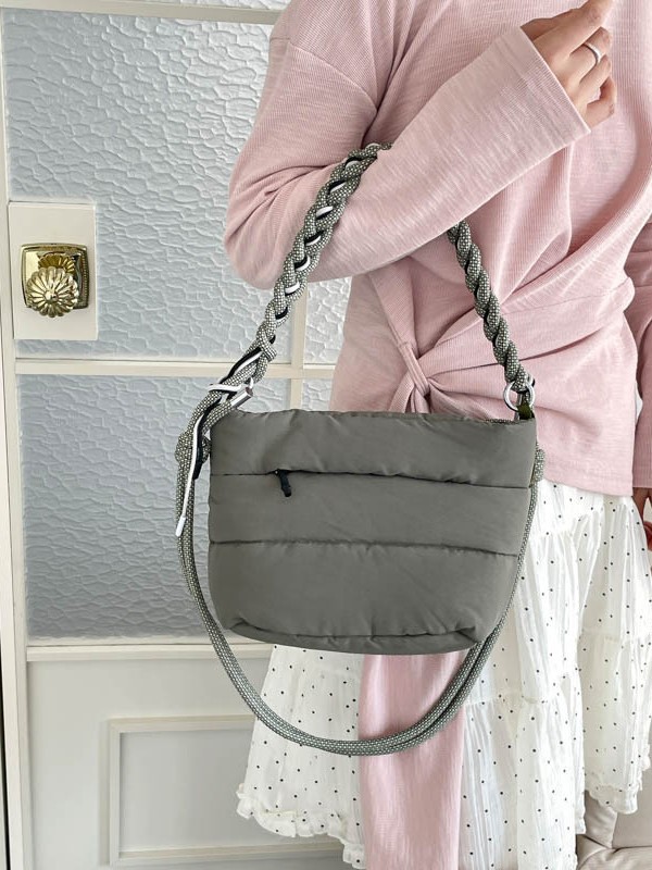 Bolso coreano nicho tejido hombro único bolso de brazo venta en caliente nueva sensación de alta calidad transfronteriza bolso de algodón ligero bolso de mochila