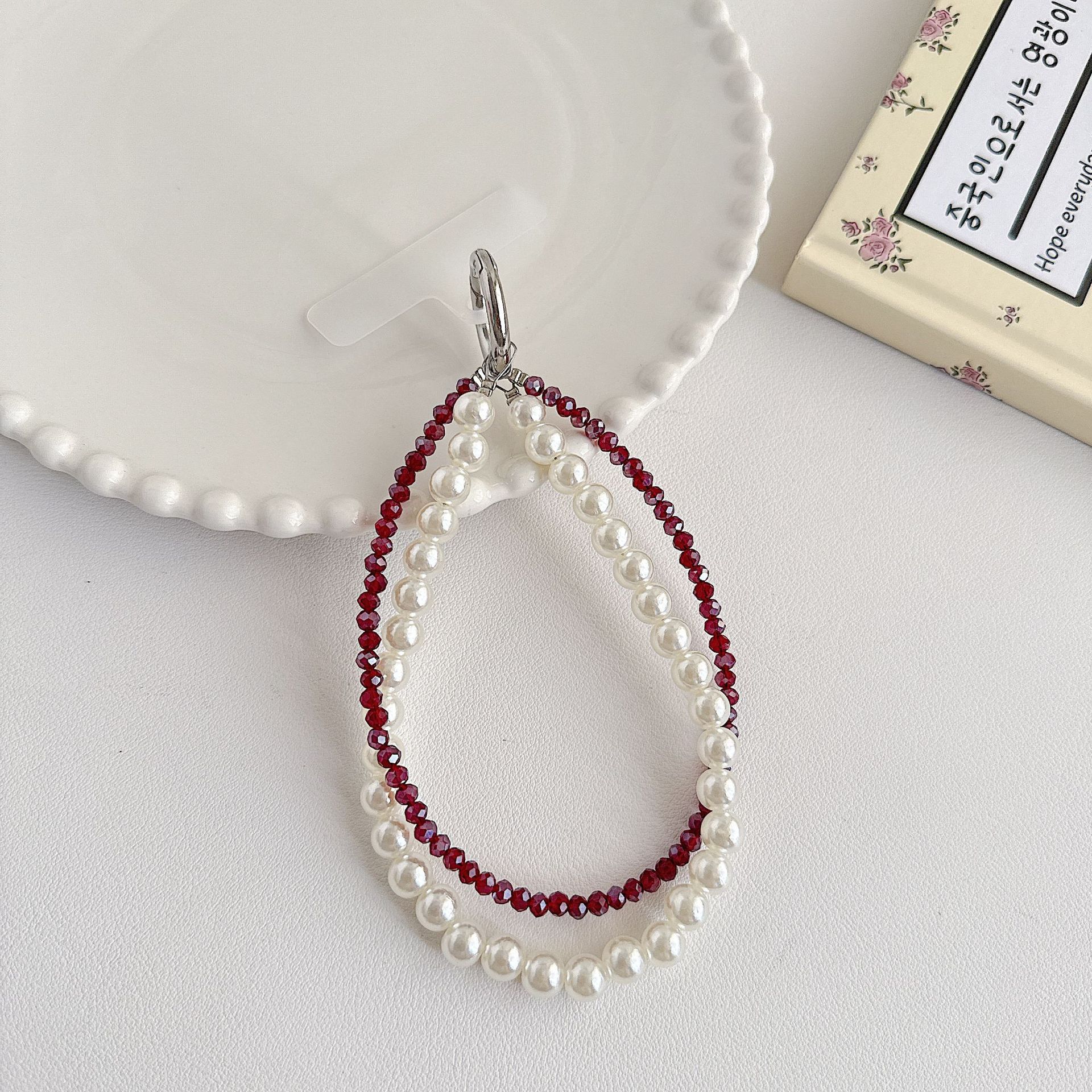 Boutique hecho a mano de alta gama teléfono móvil cadena colgante mujer estilo ins cristal coreano perla enrollamiento cadena de muñeca moda corta