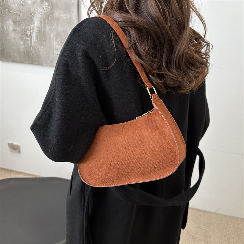 2024 invierno nuevo estilo de nicho de estilo retrógrado diseño de alto valor de la personalidad portátil de hombro de moda casual bolsas axilales