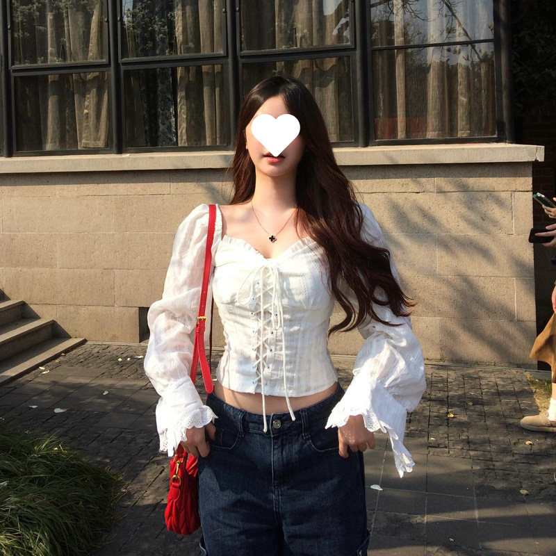 フレンチストラップワンショルダーレース長袖シャツ女性用春夏ニッチユニークでシックな鎖骨露出美しいトップ|undefined