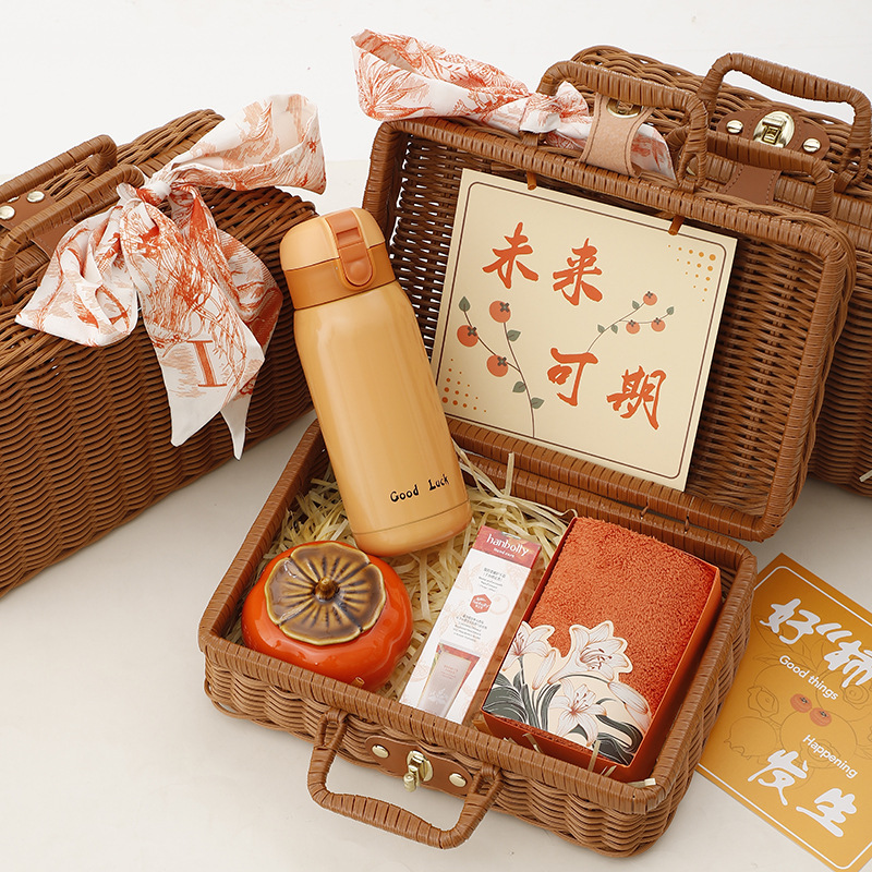 Regalos al por mayor para el Festival del Bote del Dragón Cesta de ratán práctica de alta gama Caja de regalo creativa Apertura de la empresa Actividades de celebración de la tienda Regalos de creación grupal