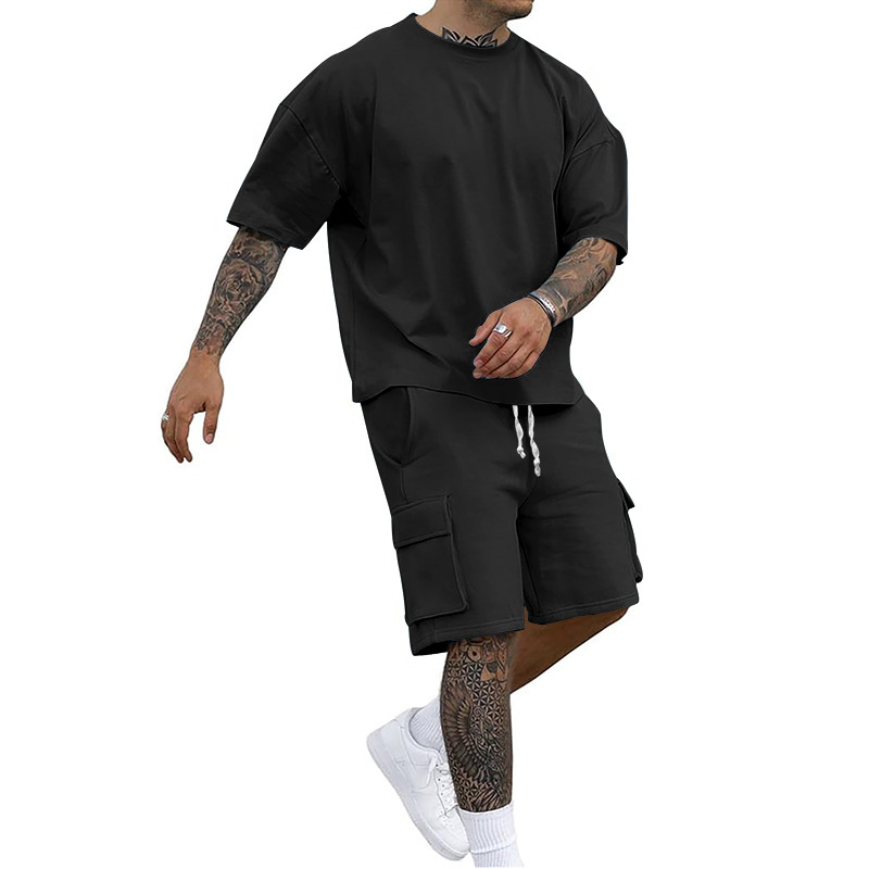 Męski komplet t-shirt i spodenki cargo w stylu sportowym_voghion.com