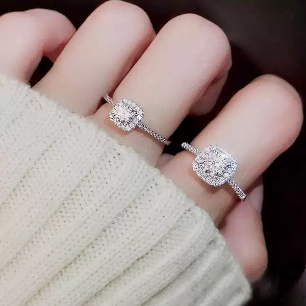 Tiktok Kuaishou Live Broadcast 50 Points 1 Carat Imitation Moissanite Diamond Ring for Proposal and Marriage, Micro-Paved Small Square Diamond Ring