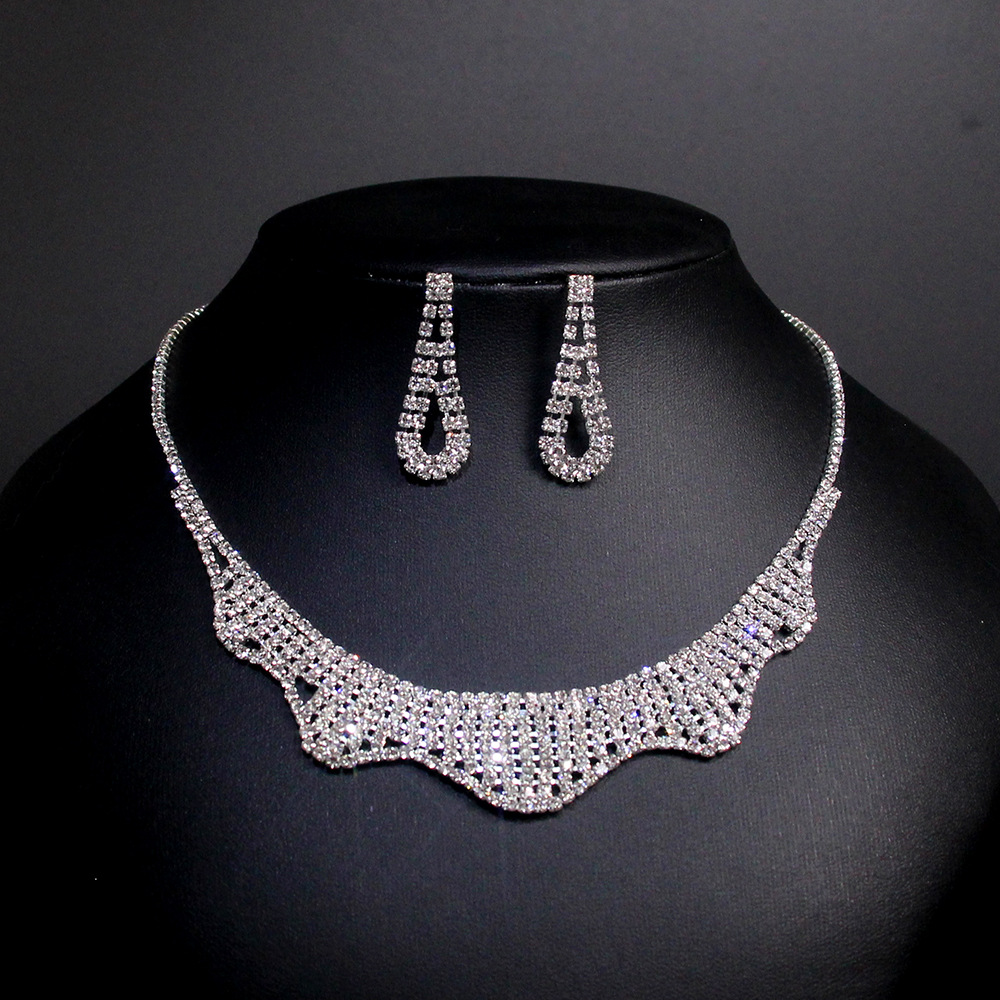 elegant necklace with tassels