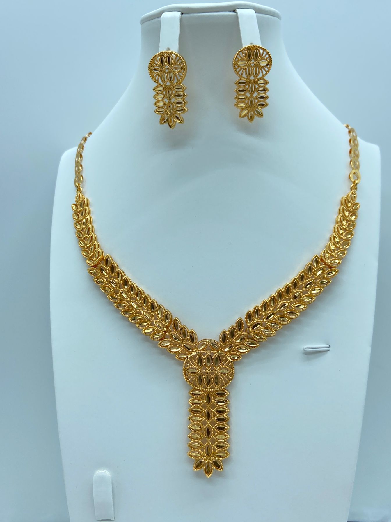 Transfronterizos de moda retro de Oriente Medio conjunto de joyería collar pendientes de boda banquete de bronce de lujo joyería dorada mujer