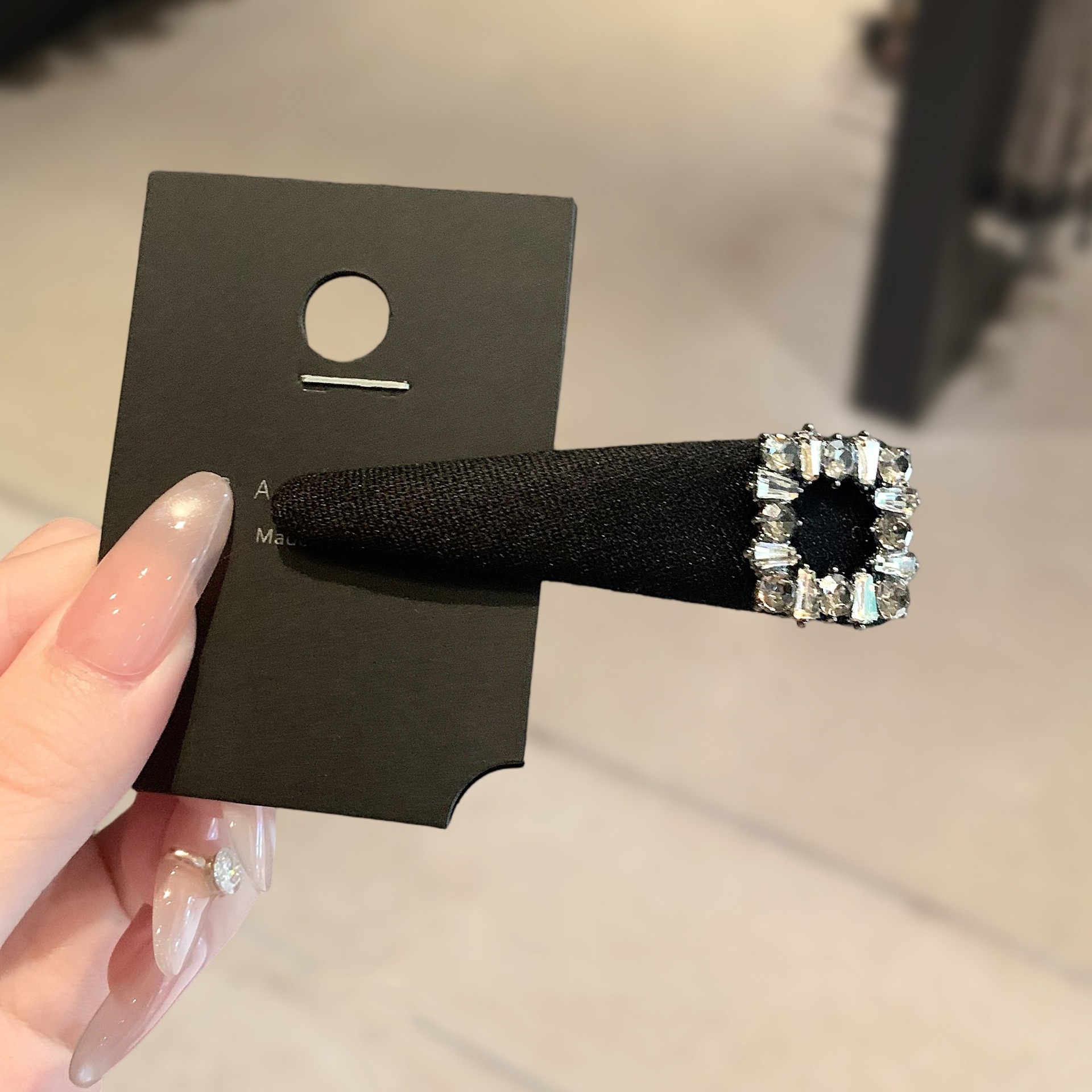 Elegante e raffinato accessorio da donna in tessuto con strass, ideale per il pendolarismo, per capelli corti e sulla fronte. Fermaglio per capelli stile coreano, leggero e lussuoso, con dettagli in strass._voghion.com