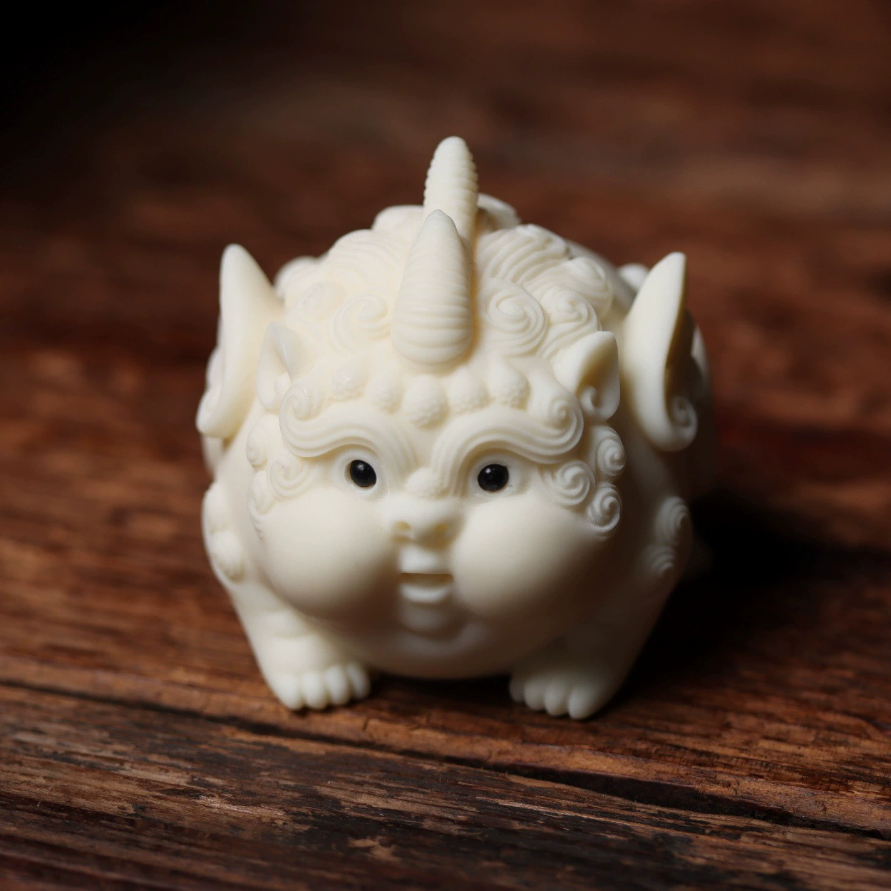 Орнамент в виде пышного фрукта Пиксиу цвета слоновой кости для декора рабочего стола, офиса, автомобиля, подарок Пиксиу в подарочной упаковке.